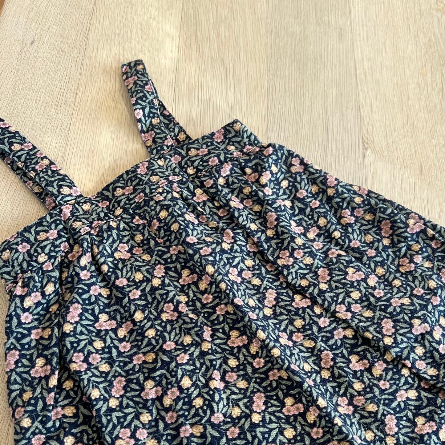 Buksedragt med blomster - 92